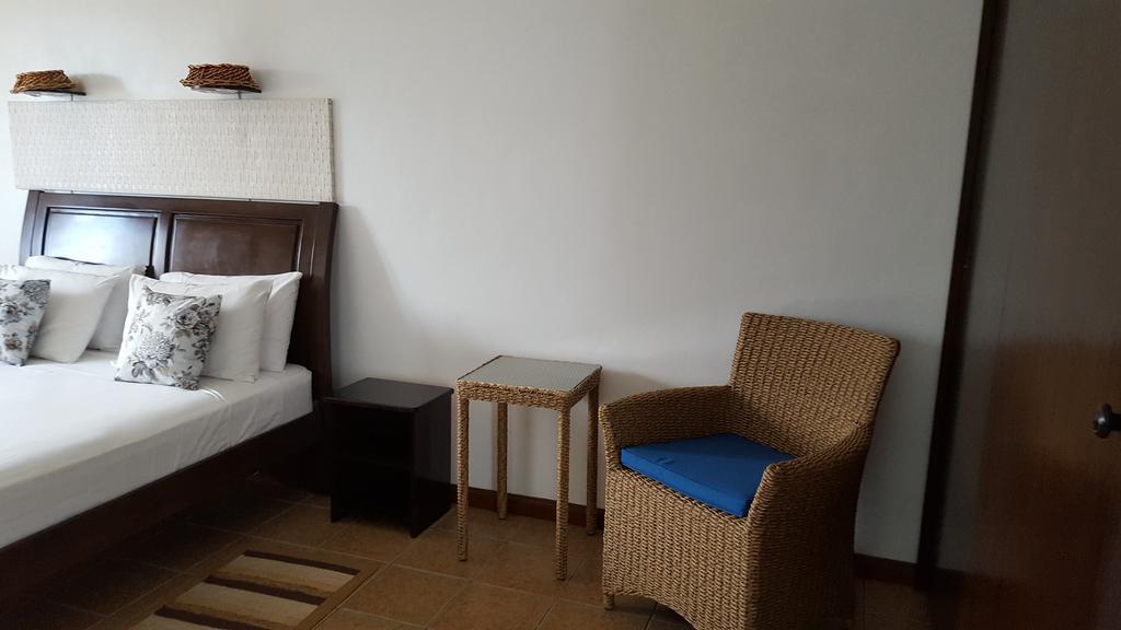 Villa Kayola - Self Catering Pointe La Rue 外观 照片