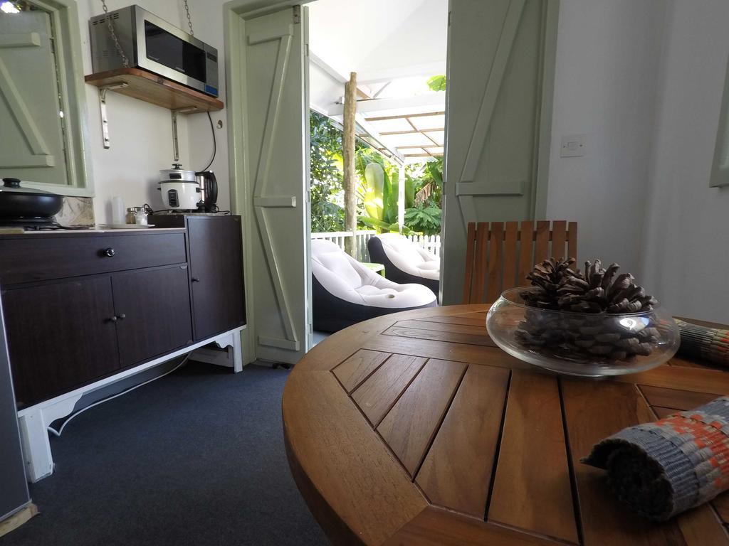Villa Kayola - Self Catering Pointe La Rue 外观 照片